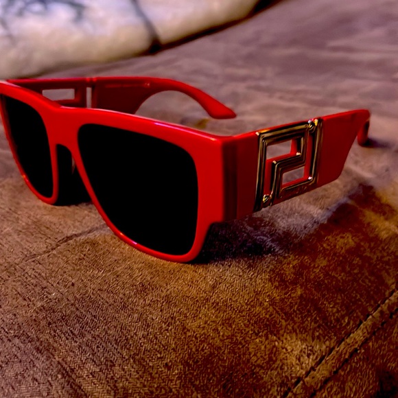 Versace sunglasses - Picture 1 of 3